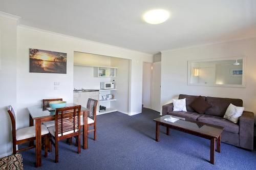 Regency Waterfront Noosa Aparthotel Noosaville Exterior photo