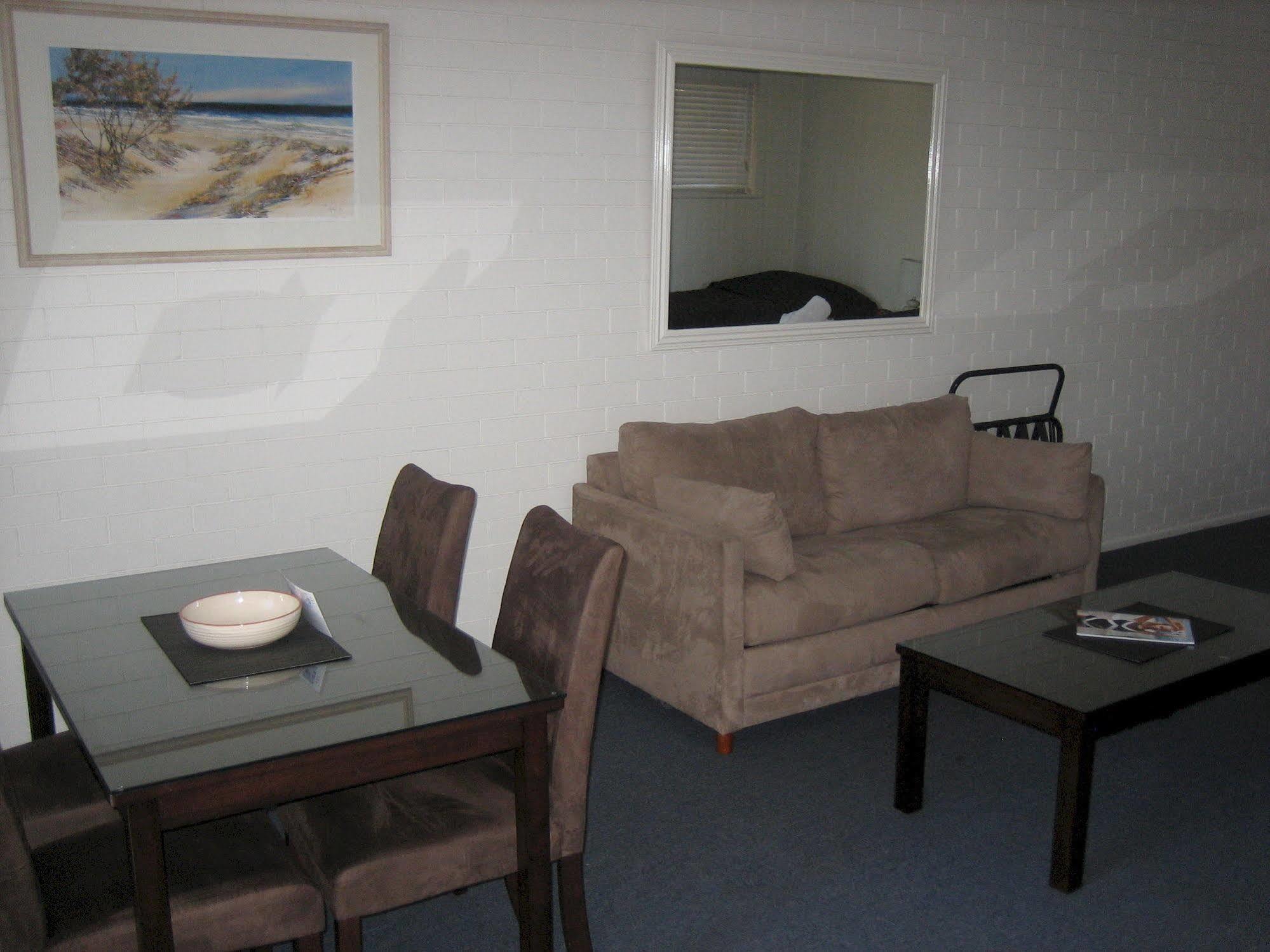 Regency Waterfront Noosa Aparthotel Noosaville Exterior photo