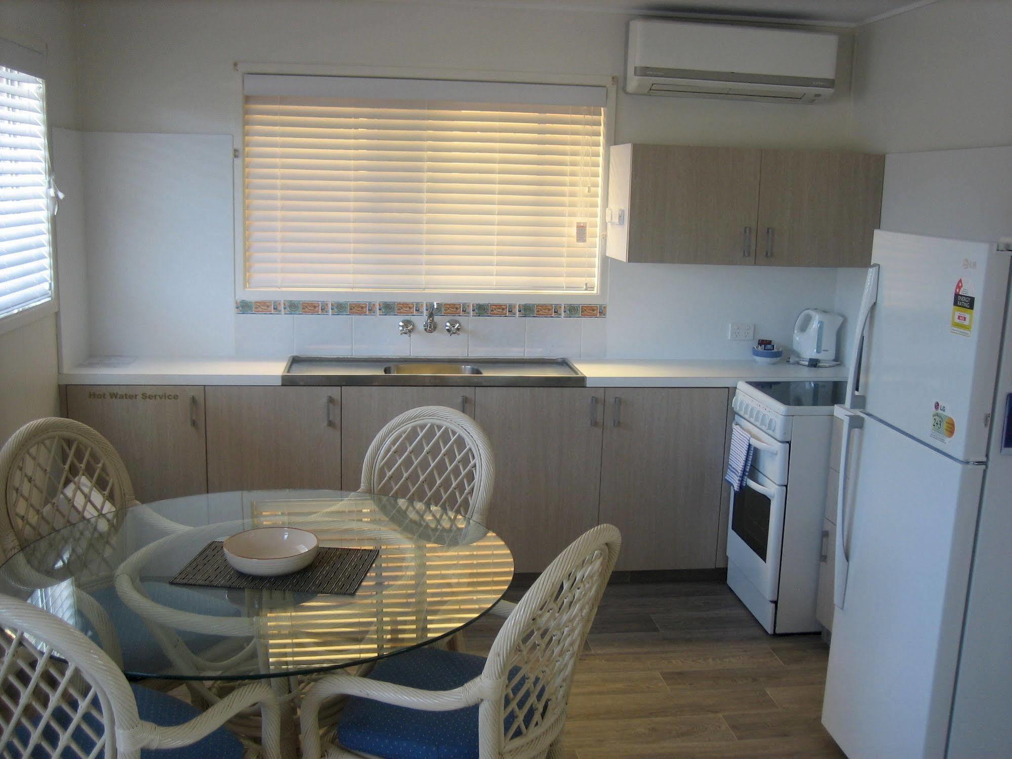 Regency Waterfront Noosa Aparthotel Noosaville Exterior photo